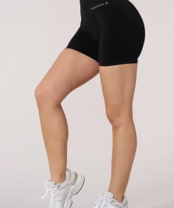 YLA W120 - Core Seamless Shorts Polished Black
